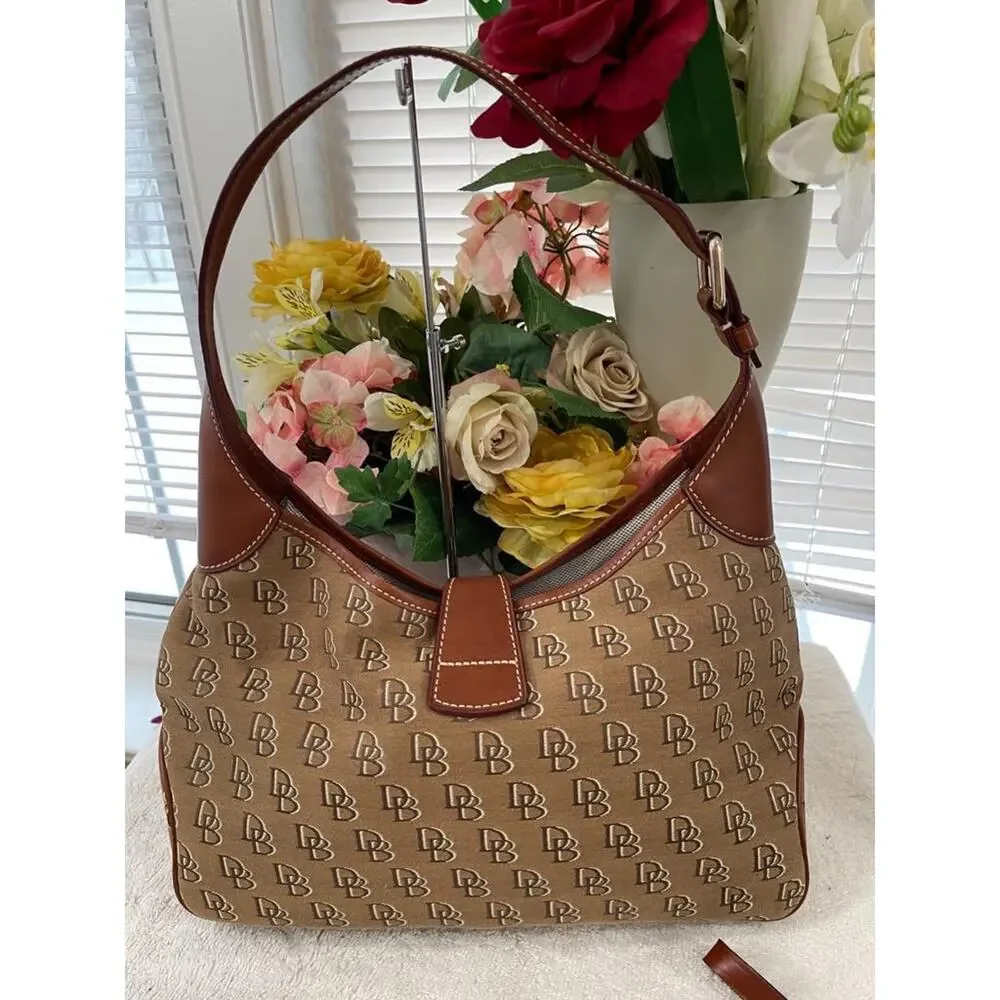 Dooney and bourke DB shadow clasp sac with wristlet 2pc set (PU300